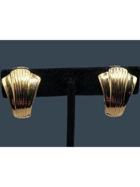 Vintage KJL Scallop Clip On Earrings Gold Plated Ribbed Signed Kenneth Jay Lane